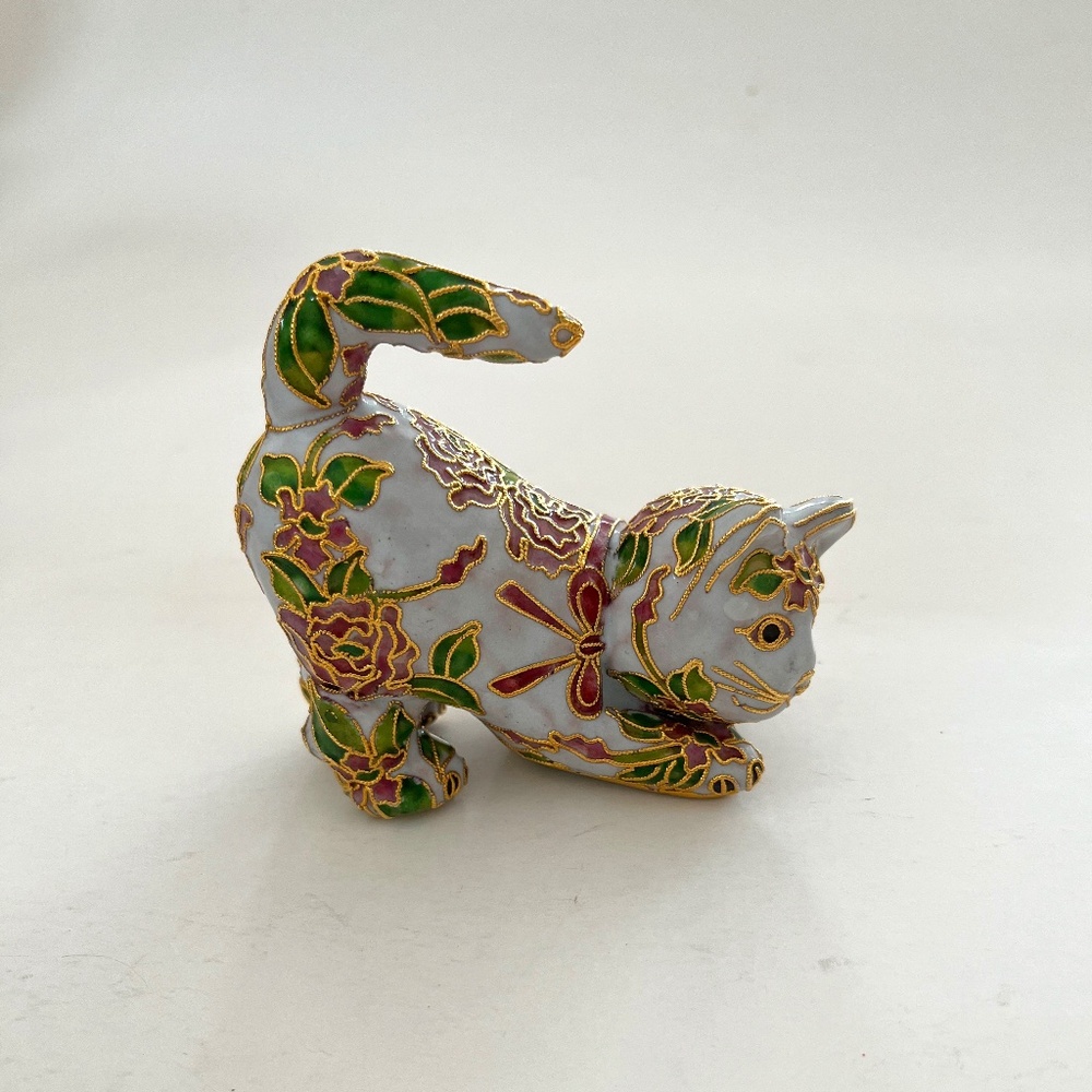 VINTAGE CLOISONNE-STYLE CAT FROM BOMBAY COMPANY